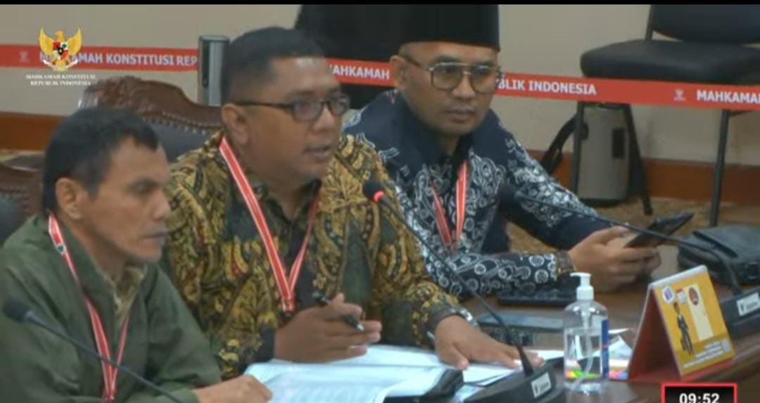 Ketua Bawaslu Bangkalan saat memberikan keterangan saat sidang PHPU di MK