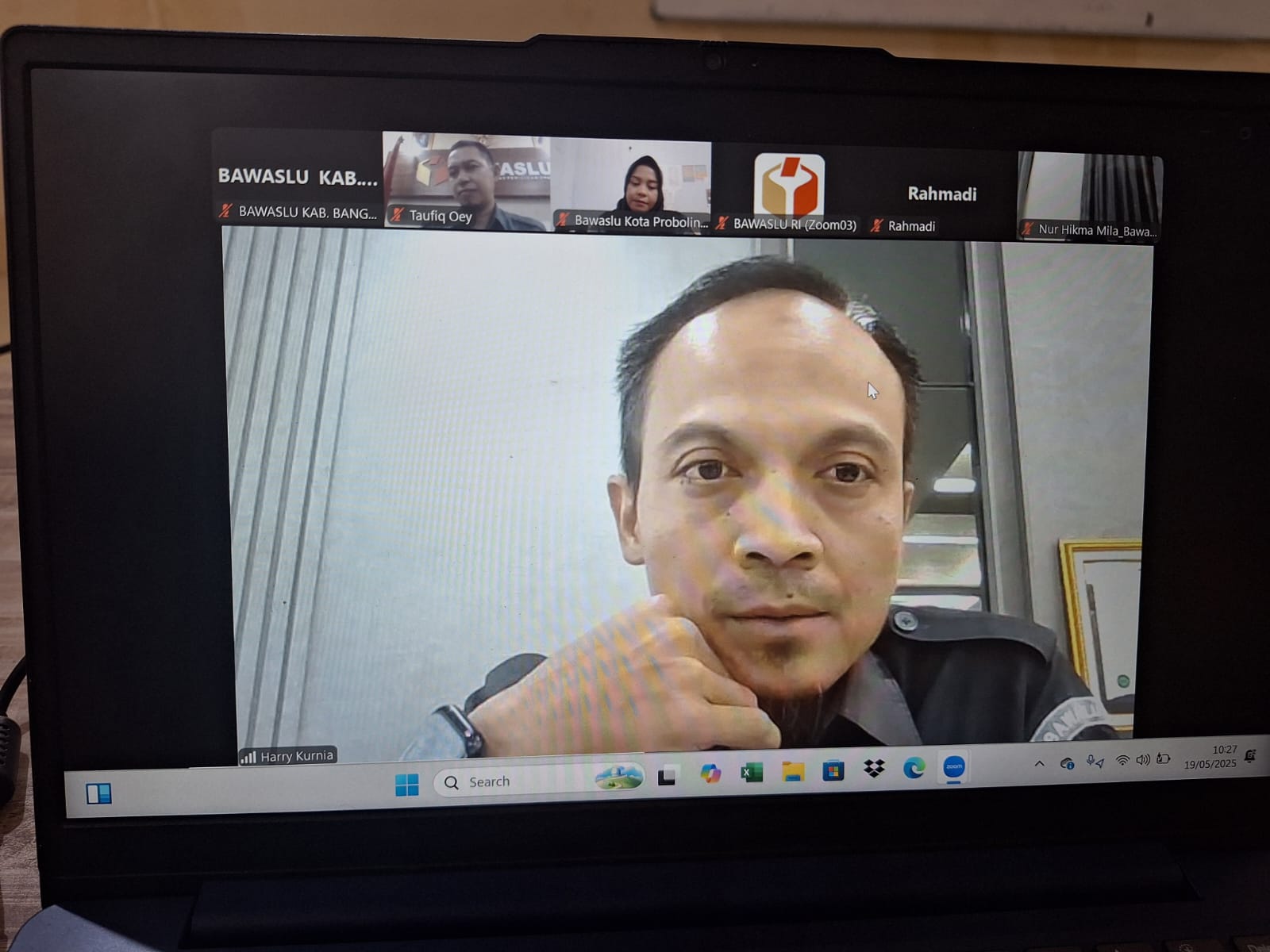 Kapusdatin Bawaslu RI saat memberikan arahan melalui zoom meting