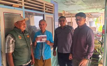 Ketua Bawaslu Bangkalan saat mengawasi proses coklit pemilih