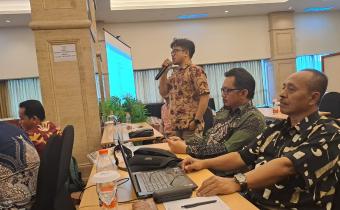 Malikul Amin saat menyampaikan hasil pengawasan coklit ke Bawaslu Jatim