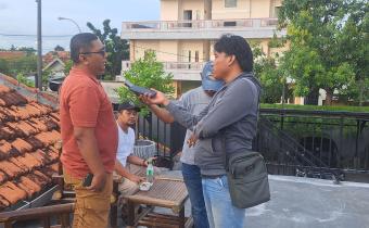 Ketua Bawaslu Bangkalan saat wawancara dengan awak media