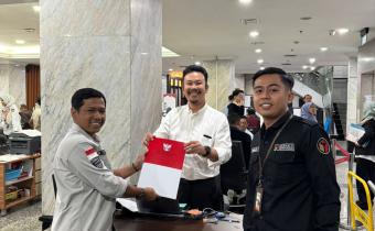 Proses Penyerahan alat bukti Bawaslu Kabupaten Bangkalan