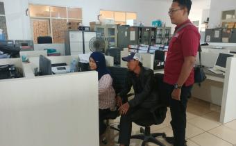 Bawaslu Kabupaten Bangkalan saat koordinasi dan menyampaikan imbauan ke KPU Kabupaten Bangkalan, Jumat 9 Mei 2025