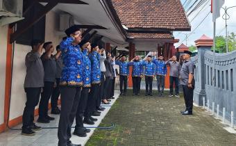 Upacara Peringatan Hari lahir Pancasila di halaman kantor Bawaslu Kabupaten Bangkalan