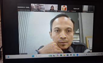 Kapusdatin Bawaslu RI saat memberikan arahan melalui zoom meting